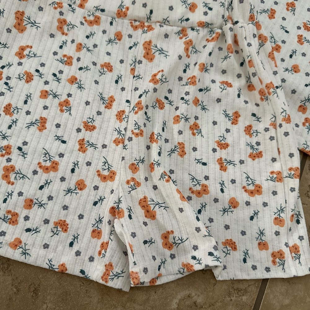 FLORAL KNIT SHORT LOUNGE SET - Picture 2 of 7